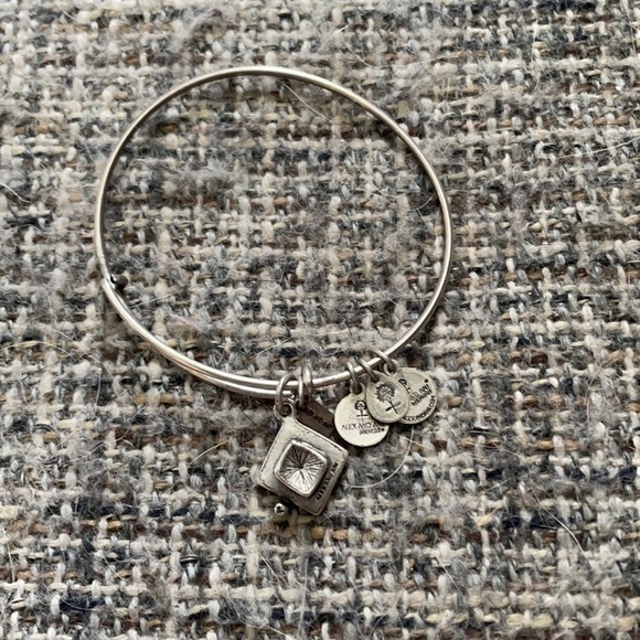 Graduation Cap Bangle Bracelet - Picture 3 of 6